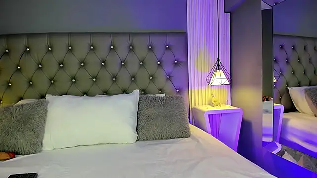 Snapshot of LunaBloomn chatting on December 2025 04:49:01 PM LunaBloomn online show from December 2025 04:49:01 PM