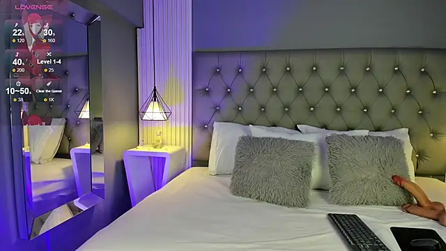 Snapshot of LunaBloomn chatting on November 2025 05:13:01 PM LunaBloomn online show from November 2025 05:13:01 PM