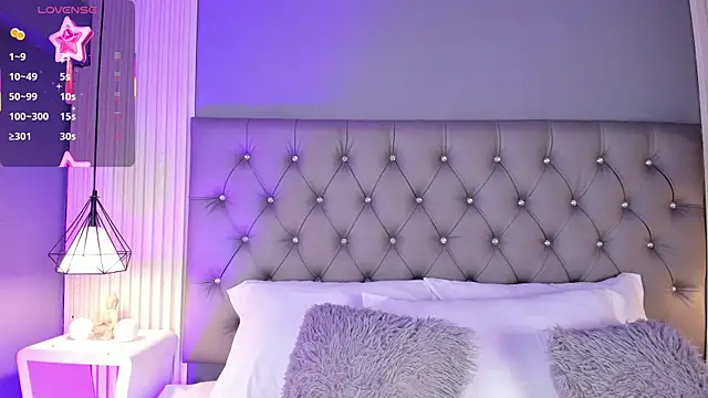 LunaBloomn online show from February 2026 05:04:01 PM