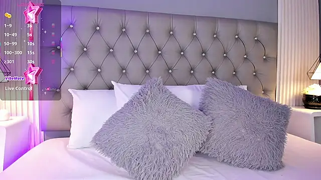 LunaBloomn online show from March 2026 05:03:02 PM