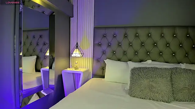 Snapshot of LunaBloomn chatting on November 2025 05:02:01 PM LunaBloomn online show from November 2025 05:02:01 PM