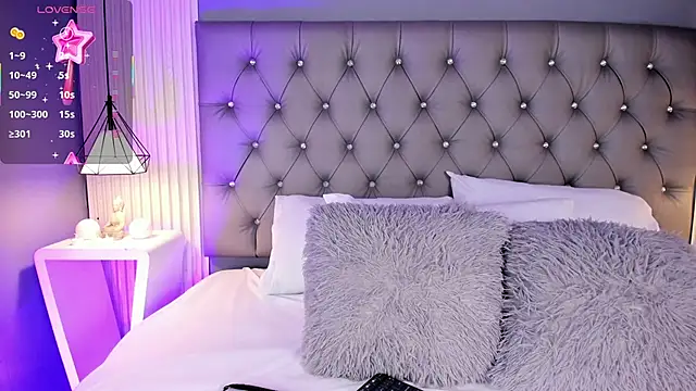 LunaBloomn online show from March 2026 05:06:01 PM