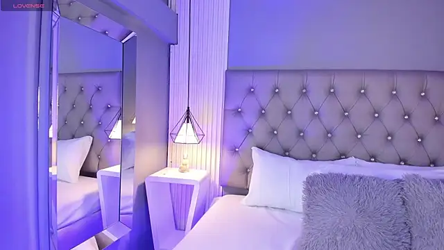 LunaBloomn online show from December 2025 05:02:01 PM