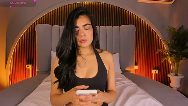Isabellax21 online show from July 2026 04:24:01 AM