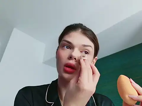 selenatress online show from October 2025 11:01:01 AM