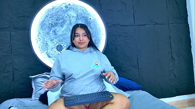 IvannaaVega online show from April 2026 05:03:01 AM