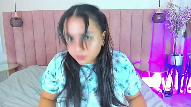 IvannaaVega online show from October 2025 05:09:02 AM