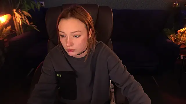 Snapshot of FoxyMayy chatting on November 2025 01:59:01 PM FoxyMayy online show from November 2025 01:59:01 PM