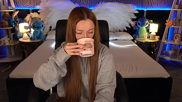 Snapshot of FoxyMayy chatting on November 2025 02:06:01 PM FoxyMayy online show from November 2025 02:06:01 PM