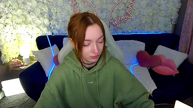 FoxyMayy online show from April 2026 06:42:01 AM