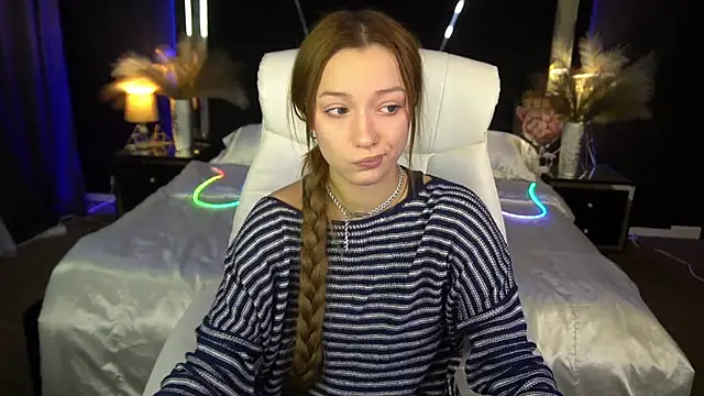 Snapshot of FoxyMayy chatting on November 2025 02:18:01 PM FoxyMayy online show from November 2025 02:18:01 PM