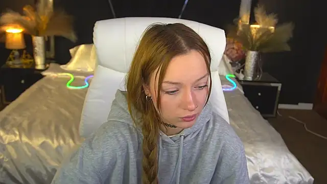 Snapshot of FoxyMayy chatting on November 2025 07:42:01 AM FoxyMayy online show from November 2025 07:42:01 AM