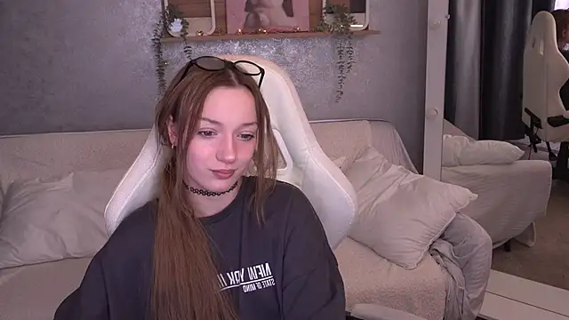 Snapshot of FoxyMayy chatting on December 2025 02:08:02 PM FoxyMayy online show from December 2025 02:08:02 PM