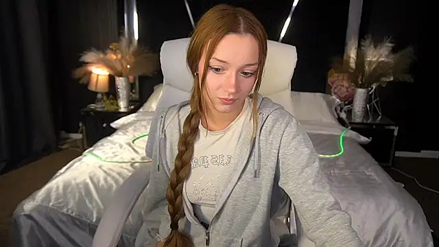 Snapshot of FoxyMayy chatting on November 2025 09:08:02 PM FoxyMayy online show from November 2025 09:08:02 PM