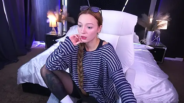 FoxyMayy online show from October 2025 01:13:01 PM