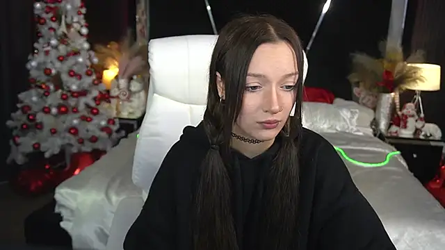 Snapshot of FoxyMayy chatting on December 2025 10:25:01 PM FoxyMayy online show from December 2025 10:25:01 PM