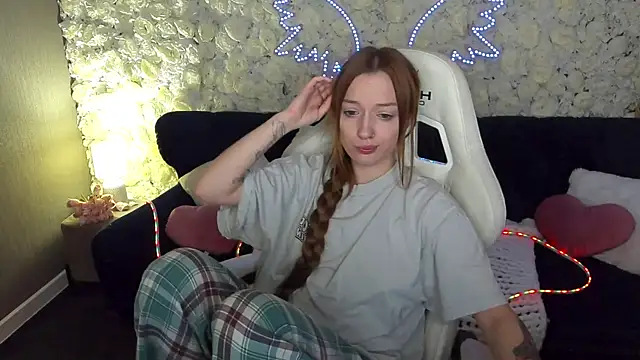 FoxyMayy online show from March 2026 06:36:01 AM