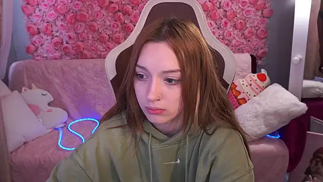 Snapshot of FoxyMayy chatting on May 2026 06:33:02 AM FoxyMayy online show from May 2026 06:33:02 AM