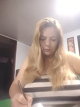 Casandra Cruz online show from September 2025 10:39:02 PM