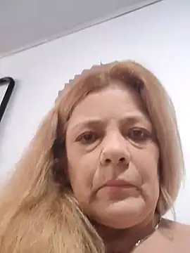 Casandra Cruz online show from October 2025 01:34:02 PM