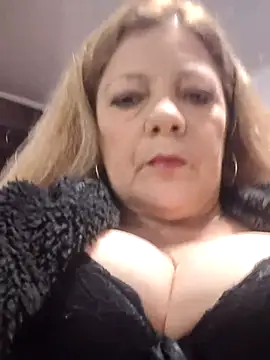 Casandra Cruz online show from October 2025 12:04:01 PM