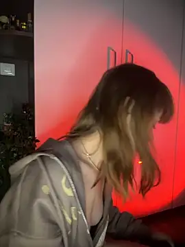 BabyBee  online show from October 2025 12:28:01 PM