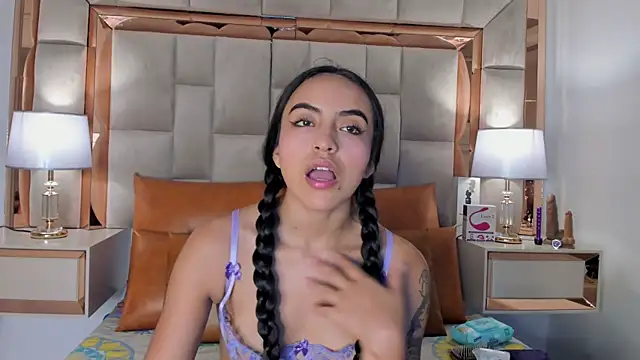 Snapshot of Leslie_Bussh_ chatting on October 2025 08:30:01 PM Leslie Bussh online show from October 2025 08:30:01 PM