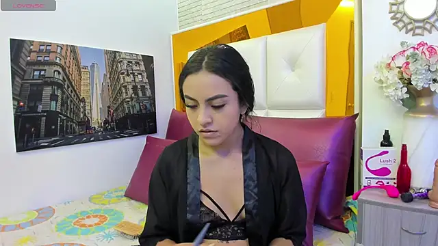 Leslie Bussh  online show from April 2026 12:00:01 PM