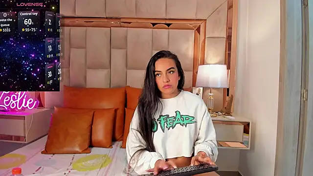 Leslie Bussh  online show from December 2025 08:04:02 PM