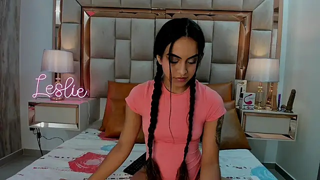 Snapshot of Leslie_Bussh_ chatting on October 2025 07:37:01 PM Leslie Bussh online show from October 2025 07:37:01 PM