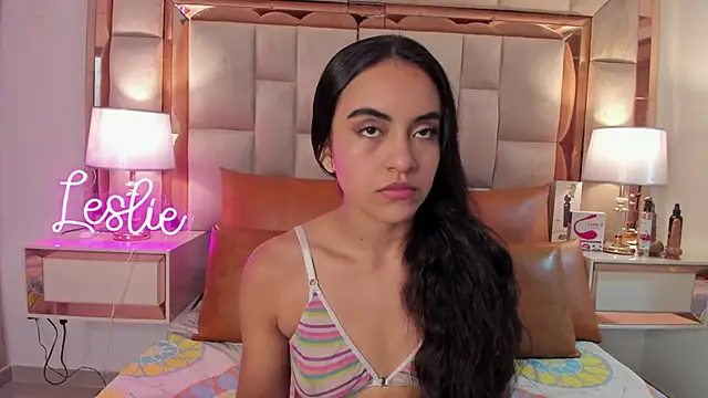 Leslie Bussh  online show from November 2025 08:01:01 PM