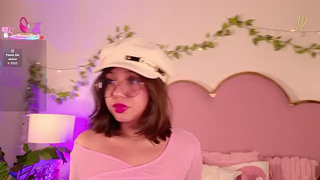 Lauuu2007 online show from February 2026 09:12:01 PM