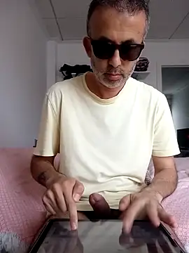 Snapshot of EmilioTaladdro chatting on May 2026 08:28:02 AM EmilioTaladdro online show from May 2026 08:28:02 AM
