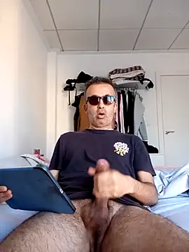 Snapshot of EmilioTaladdro chatting on May 2026 05:36:02 AM EmilioTaladdro online show from May 2026 05:36:02 AM