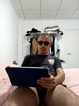 Snapshot of EmilioTaladdro chatting on May 2026 08:16:02 PM EmilioTaladdro online show from May 2026 08:16:02 PM