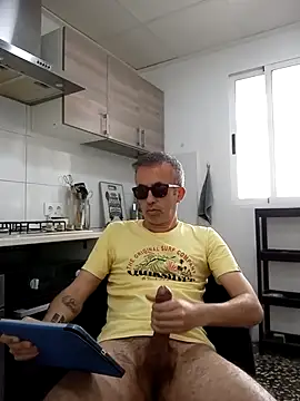 Snapshot of EmilioTaladdro chatting on May 2026 09:26:01 AM EmilioTaladdro online show from May 2026 09:26:01 AM