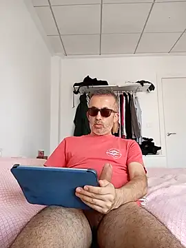 Snapshot of EmilioTaladdro chatting on May 2026 01:22:02 PM EmilioTaladdro online show from May 2026 01:22:02 PM