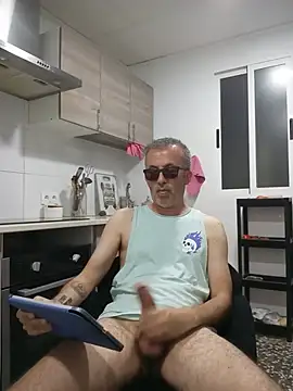 Snapshot of EmilioTaladdro chatting on May 2026 09:11:02 PM EmilioTaladdro online show from May 2026 09:11:02 PM