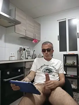 Snapshot of EmilioTaladdro chatting on May 2026 08:27:02 PM EmilioTaladdro online show from May 2026 08:27:02 PM