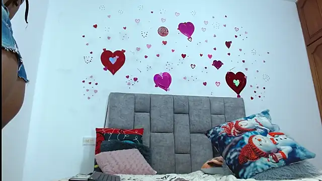 ebony joness online show from December 2025 05:07:02 PM