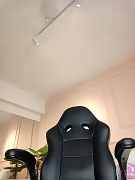 ArielBlossom    online show from March 2026 12:10:02 AM