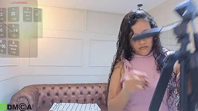 Snapshot of ArielBlossom___ chatting on October 2025 11:20:01 AM ArielBlossom online show from October 2025 11:20:01 AM