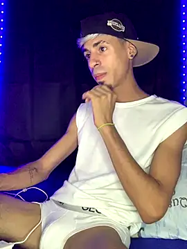 Snapshot of Alexx_1214 chatting on October 2025 11:49:02 PM Alexx 1214 online show from October 2025 11:49:02 PM