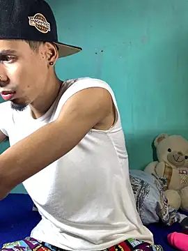 Snapshot of Alexx_1214 chatting on September 2025 02:37:02 AM Alexx 1214 online show from September 2025 02:37:02 AM