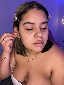 Snapshot of Anabelle_00_ chatting on May 2026 03:43:02 AM Anabelle 00 online show from May 2026 03:43:02 AM