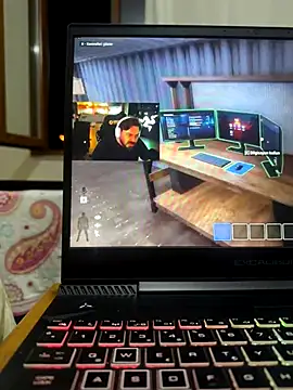 LAZ3R1 online show from November 2025 06:47:02 PM