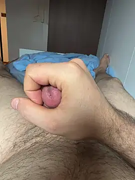 LAZ3R1 online show from April 2026 12:56:01 PM