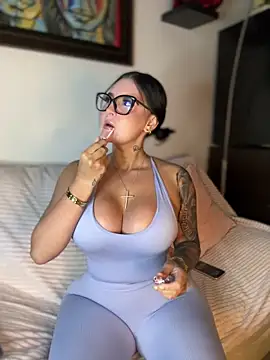 GabyMejiaa online show from December 2025 10:04:01 PM