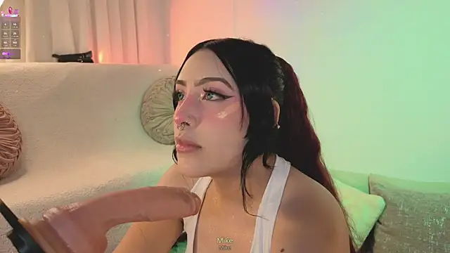 ashlynnlowe  online show from February 2026 10:11:01 PM