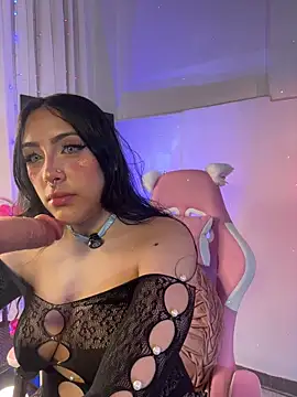 ashlynnlowe  online show from April 2026 10:11:01 PM